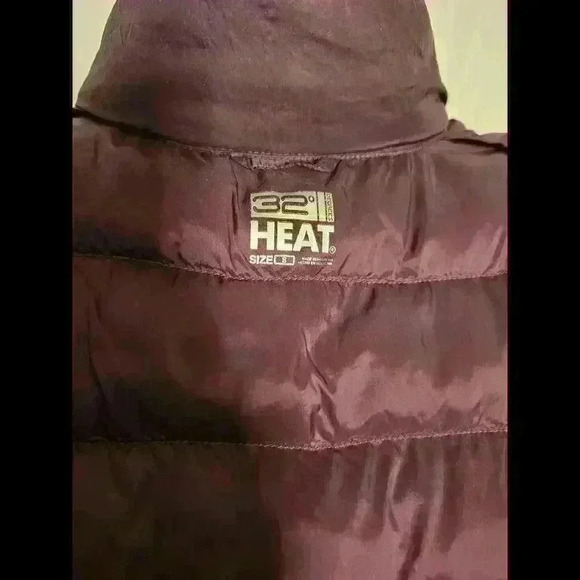 Stylish Women's Puffer Vest - Lightweight & Warm - Burgundy - Picture 2 of 3